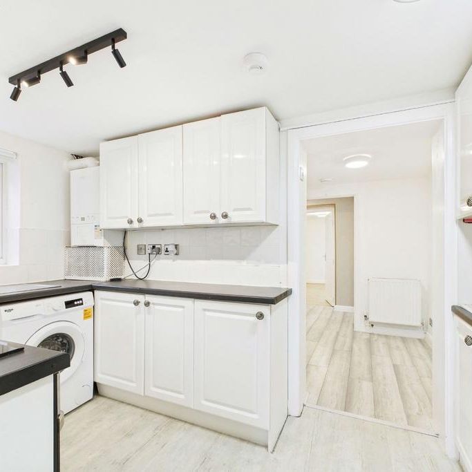 1 bedroom ground floor flat to rent - Photo 1