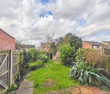 2 bedroom House in Calshot Place, Reading - Photo 1