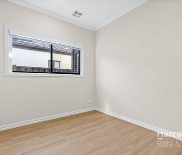 Like New Stunning Family Home! - Photo 3