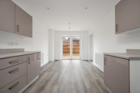 3 bedroom semi-detached house to rent - Photo 5