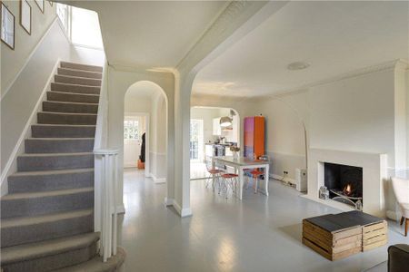 4 bedroom end of terrace house to rent - Photo 4