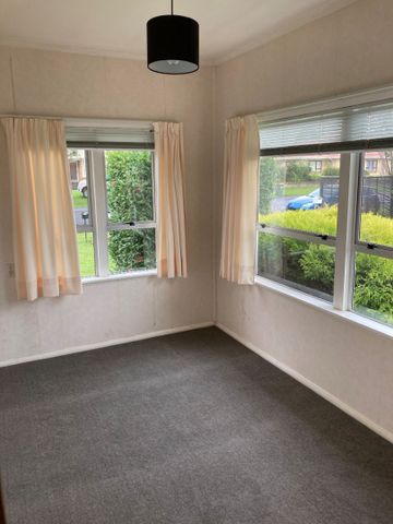 This is a solid family home located in Haultain Street, Fairfield. - Photo 2