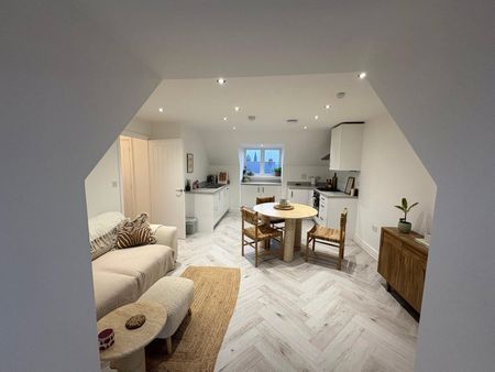 Hardinge Close, Wellesley, Aldershot, Hampshire, GU11 - Photo 2