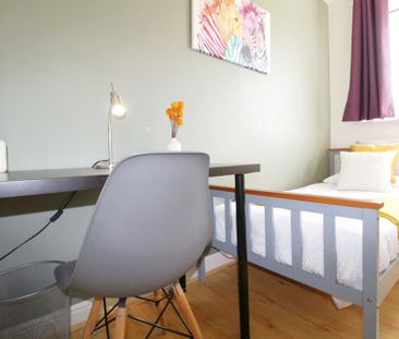 1 bedroom in a house share to rent - Photo 1