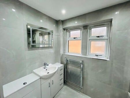 Broadfield 3 bedroom house to rent - Photo 5