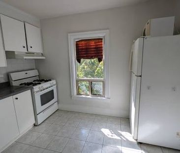 *Newly Painted* 2-bedroom + Den Upper near Bloor and Dufferin - Photo 1