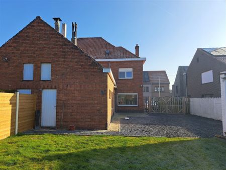 Ruime halfopen bebouwing met grote tuin en 3 slaapkamers - Photo 5