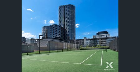 Spacious Two-Bedroom Apartment in Vogue! - Photo 2