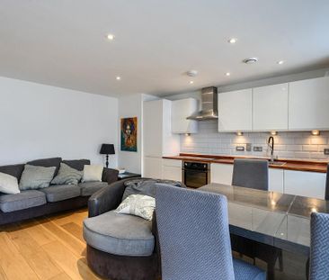 2 bedroom flat to rent - Photo 2