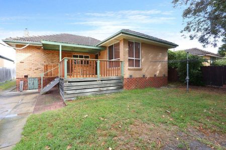 Spacious Family Home in Prime Bentleigh Location - Photo 4