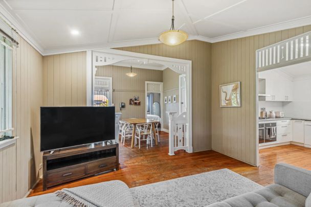 Charming home in perfect location. - Photo 1