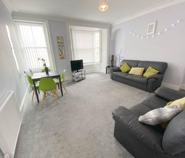 4 bedroom flat to rent - Photo 1