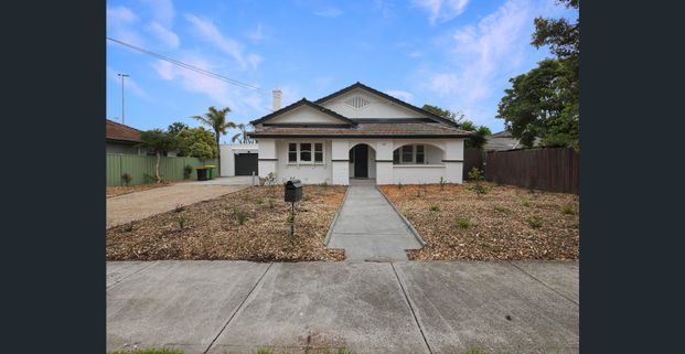 Beautifully Renovated Family Home Backing onto Seddon Reserve - Photo 1