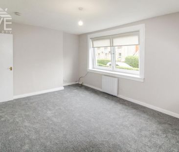 2 bedroom ground floor flat to rent - Photo 2