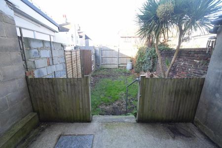 2 bedroom terraced house to rent - Photo 2