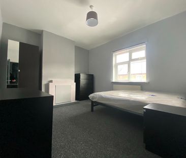 4 Bed Terraced House, Blenheim Road, RG1 - Photo 3