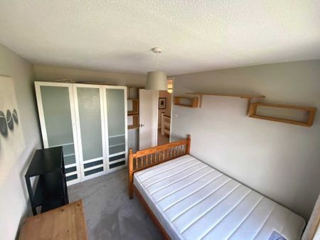 Broadacres, Guildford - Photo 2