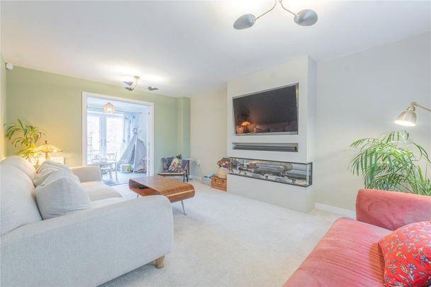 5 bedroom detached house to rent - Photo 1