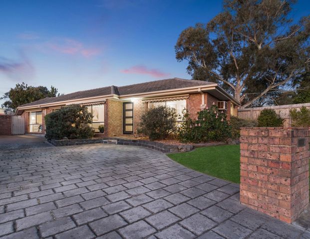 Stylish & Spacious Family Home - Photo 1