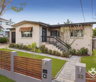 FULLY RENOVATED FAMILY HOME WITH DECKING - Photo 5