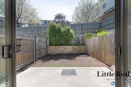 Modern 3 Bedroom Townhouse - Photo 4