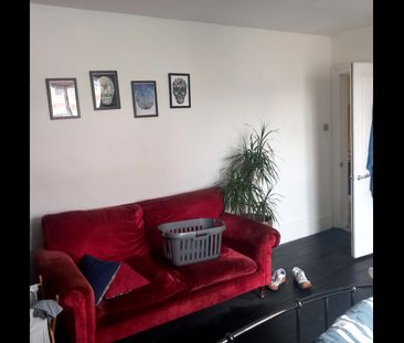 Room in a Shared Flat, Belsize Road, NW6 - Photo 6