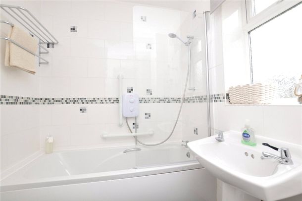 12, Garth Drive, Moortown, Leeds, LS17 5BE - Photo 1