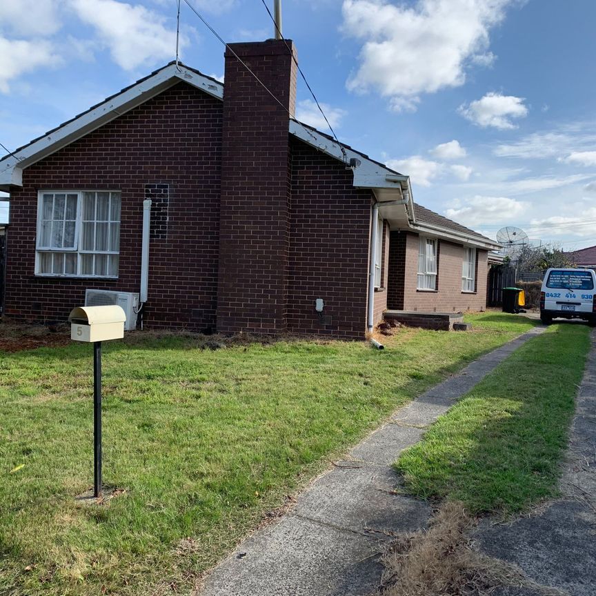 Family Home in Quiet Court - Photo 1