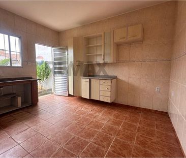 Casa com 2 dormitórios e amplo quintal no Jordanópolis - Photo 1