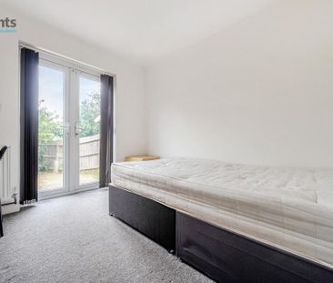 6 bedroom detached house to rent - Photo 3