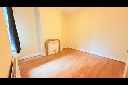 5 Bed Terraced House, Herga Road, HA3 - Photo 2