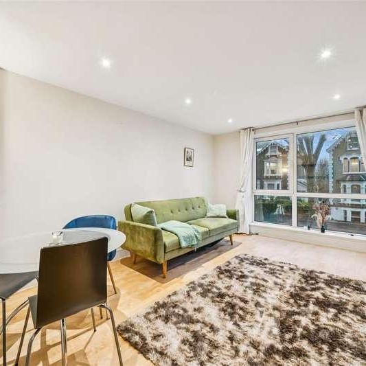 Chiswick High Road, London, W4 - Photo 1