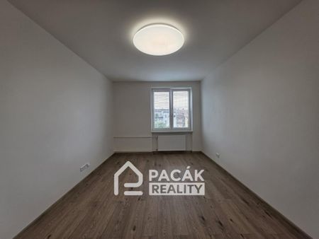 Pronájem bytu 3+1 78 m2 - Fotografie 2