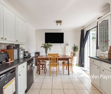 Semi-detached House to rent - Littlemede, London, SE9 - Photo 1