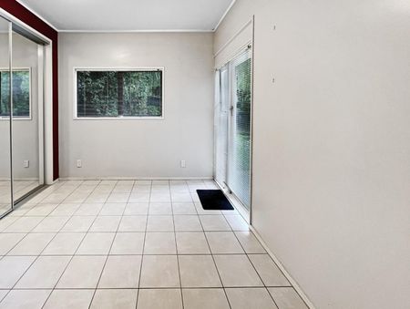 Garden Apartment- Unfurnished - Photo 2