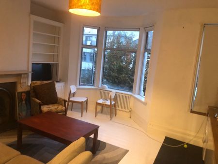 3 Bed Flat, Leghorn Road, NW10 - Photo 2