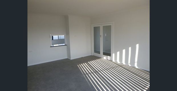 RENOVATED UPSTAIRS UNIT IN BEGA - Photo 1