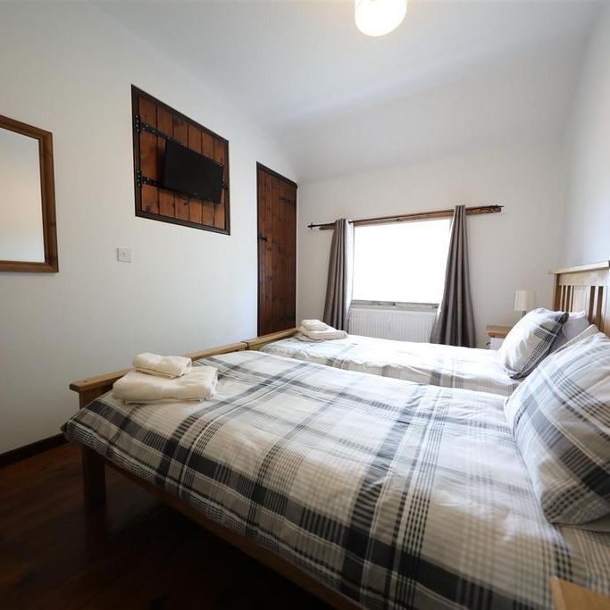 6 bedroom detached house to rent - Photo 1