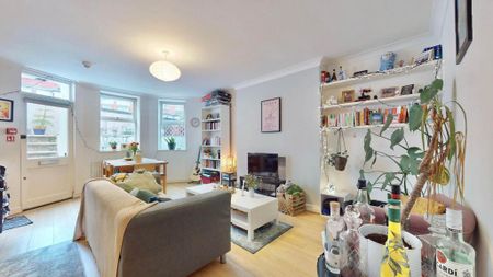 1 bedroom flat to rent - Photo 2