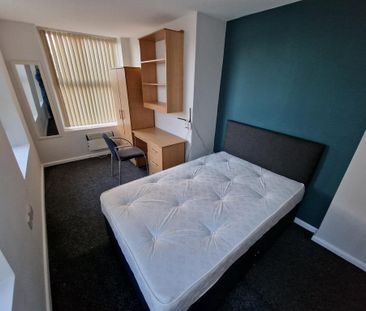 1 bedroom in a flat share to rent - Photo 4