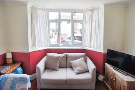 3 bedroom detached house to rent - Photo 2