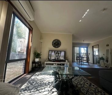 Bayswater North - Photo 2