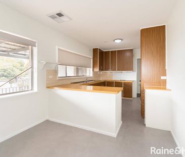 SPACIOUS FAMILY HOME - Photo 6