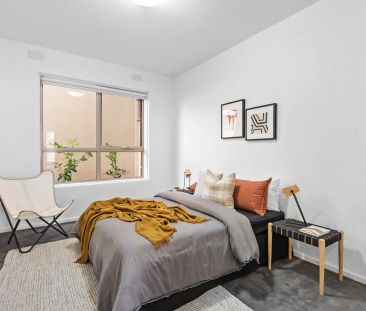 Bright One-Bedroom Apartment in Prime Carlisle Street Location - Photo 2