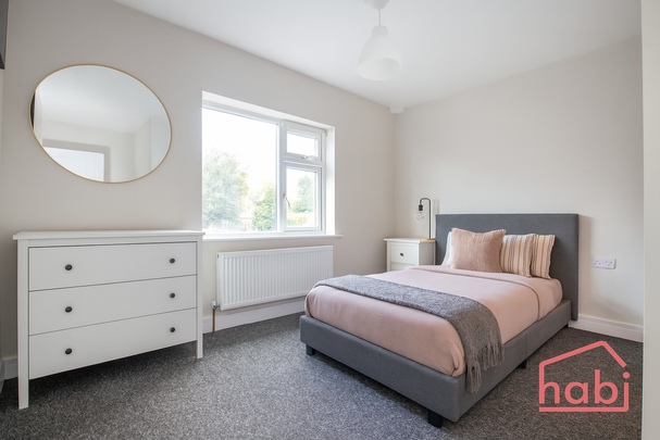 1 bedroom in a house share to rent - Photo 1
