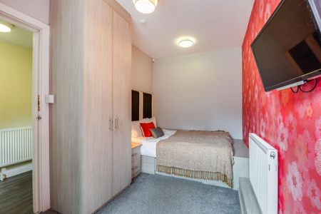 5 bedroom flat to rent - Photo 2