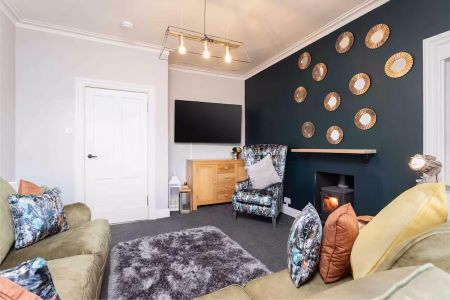 3 bedroom flat to rent - Photo 3