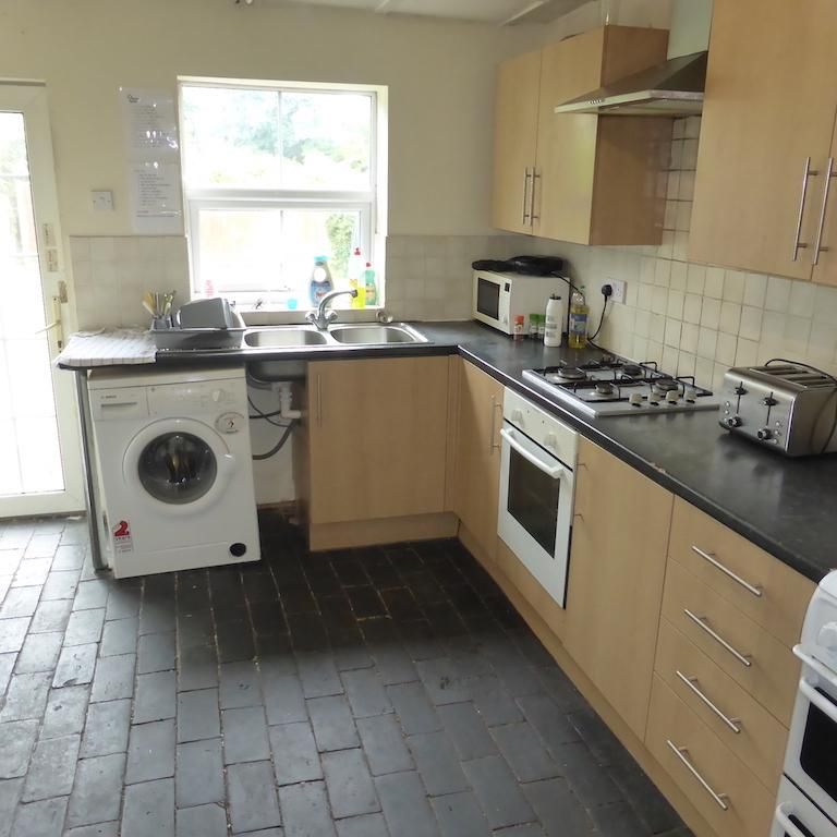 6 bedroom house share to rent - Photo 1