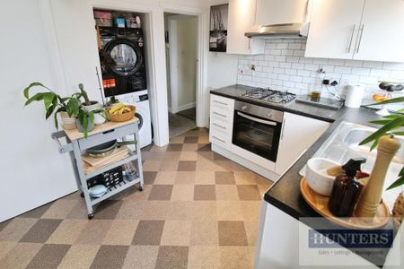 3 bedroom semi-detached house to rent - Photo 5