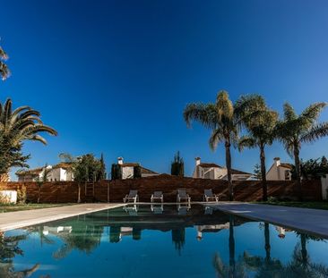 6 Bedroom Villa For Rent in Nueva Andalucía, Málaga - Photo 4